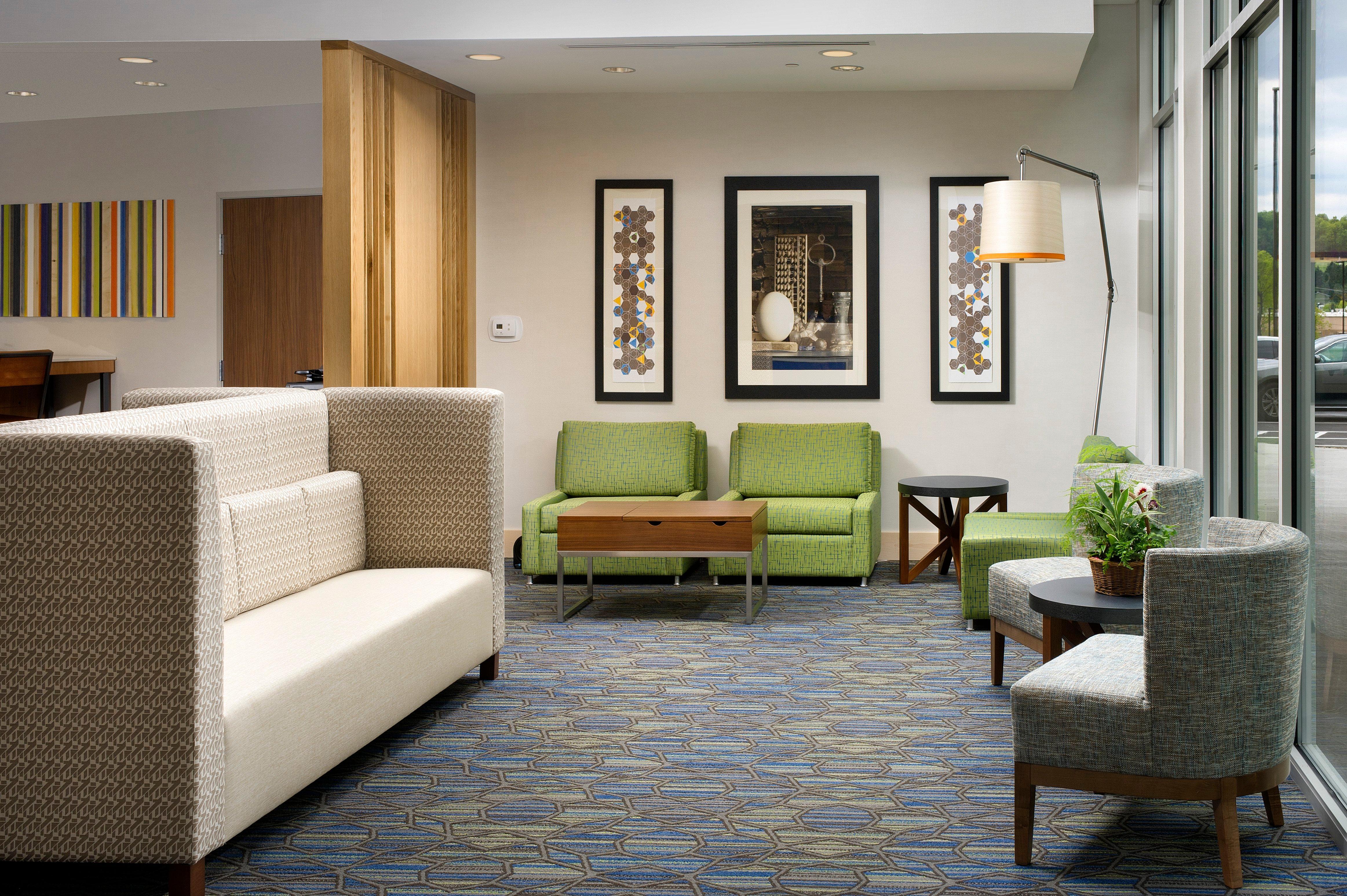 Holiday Inn Express & Suites By Ihg Altoona By Ihg Exterior foto