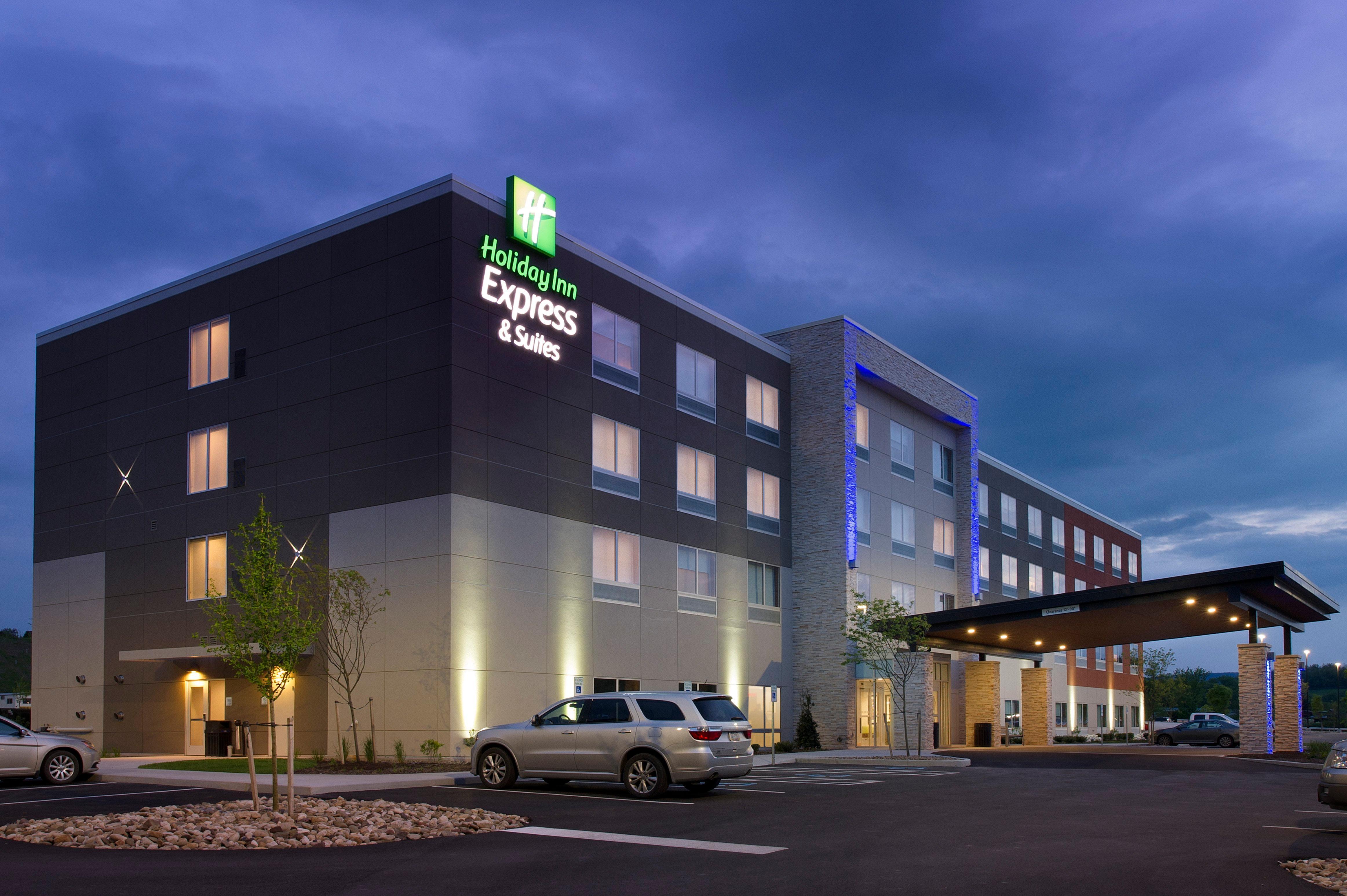 Holiday Inn Express & Suites By Ihg Altoona By Ihg Exterior foto