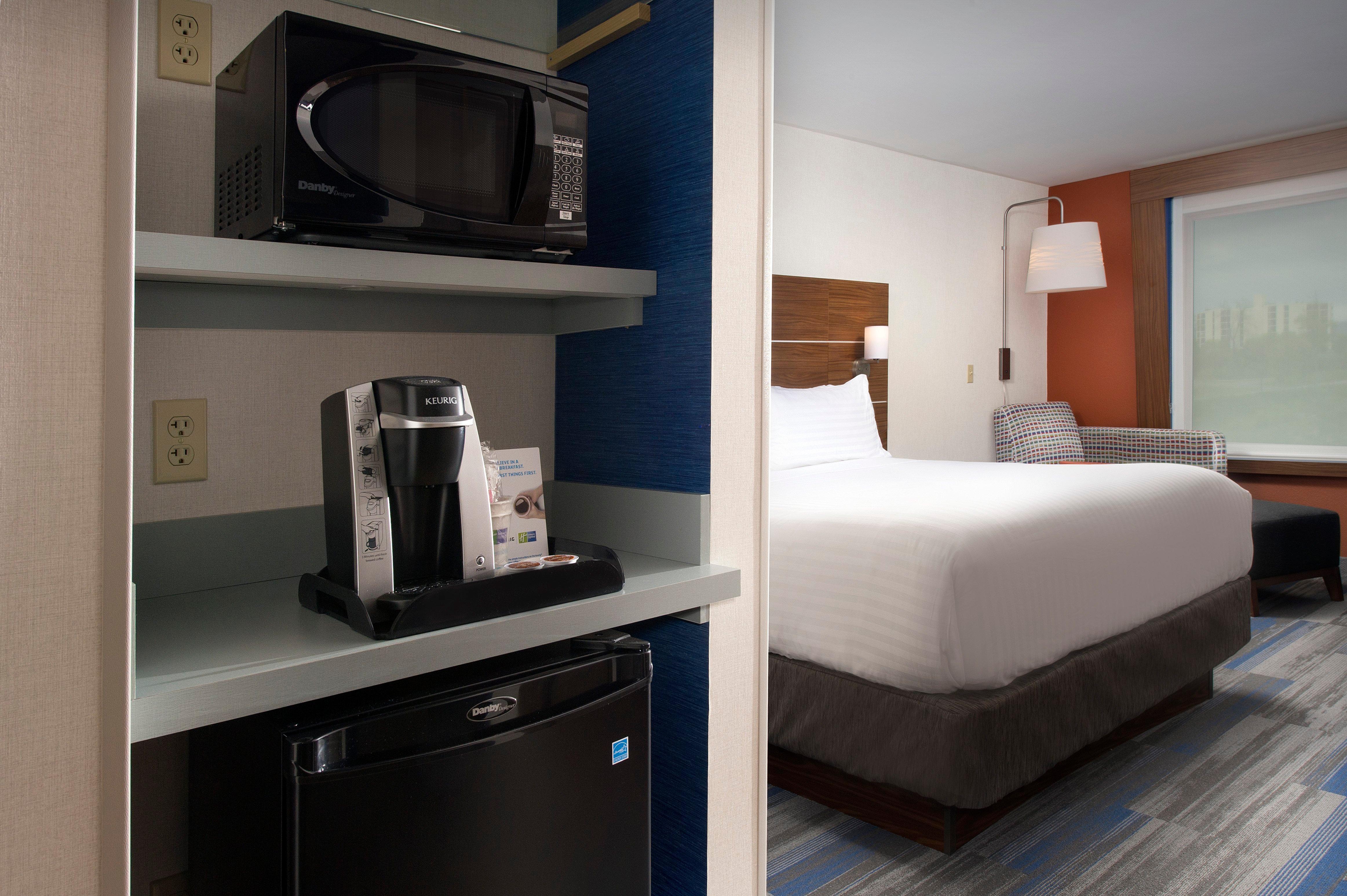 Holiday Inn Express & Suites By Ihg Altoona By Ihg Exterior foto