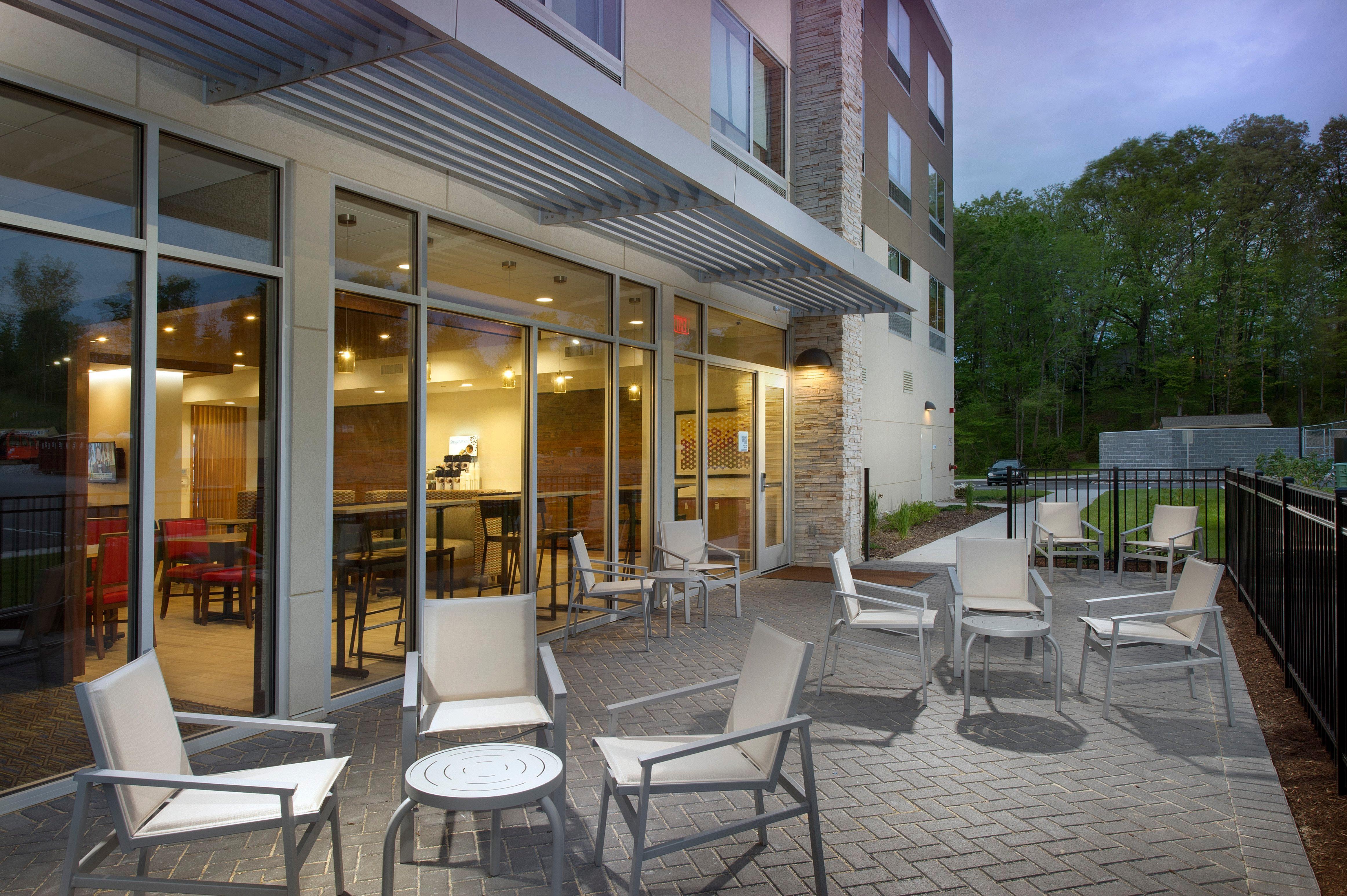 Holiday Inn Express & Suites By Ihg Altoona By Ihg Exterior foto