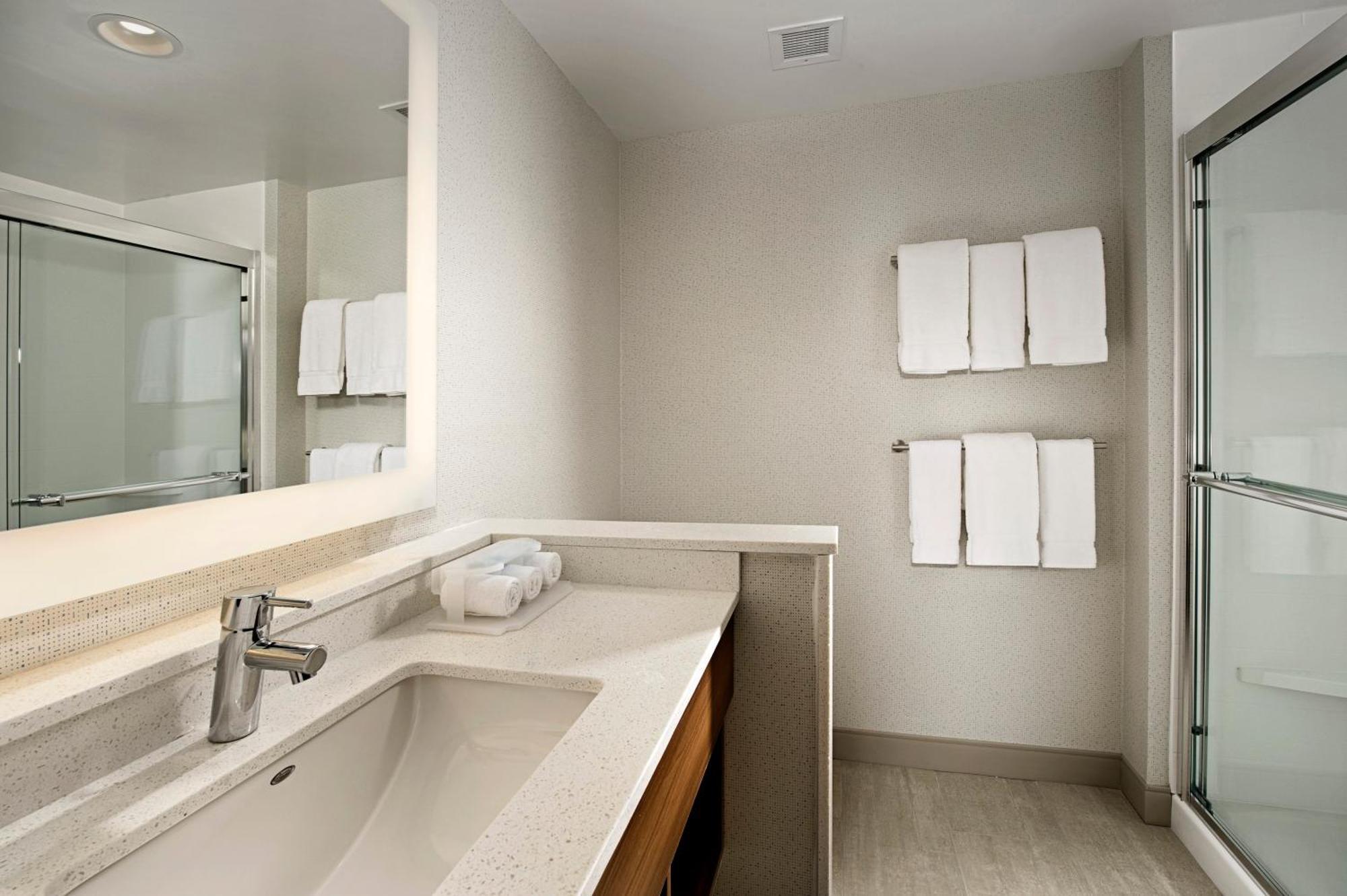 Holiday Inn Express & Suites By Ihg Altoona By Ihg Exterior foto